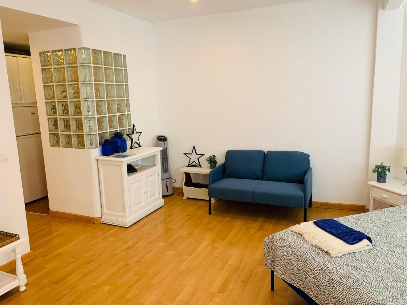 Charming First Line Estudio In Apartment